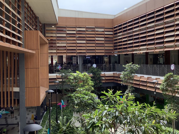 Northshore Plaza, finiture effetto legno