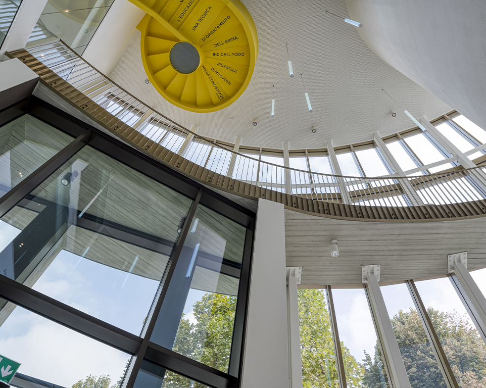 rondò dei talenti, cuneo, polo culturale, interni, verniciatura a polvere, verniciatura alluminio, oro, bronzo, verniciatura serramenti, architettura sostenibile, certificazione leed, certificazione well