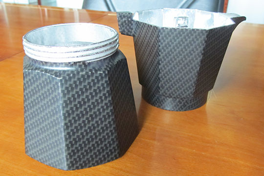 caffettiera decorata effetto carbonio