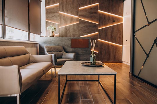 arredamento interno flat con elementi decorativi