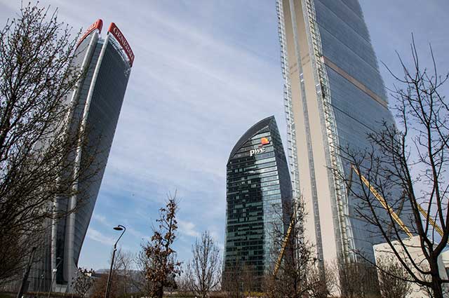 piazza tre torri, tre torri milano, tre torri citylife milano, torre pwc, torre libeskind