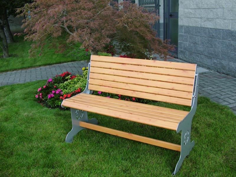 decorated aluminium bench, wood effect on aluminium profiles, bench decoration aluminiun profiles